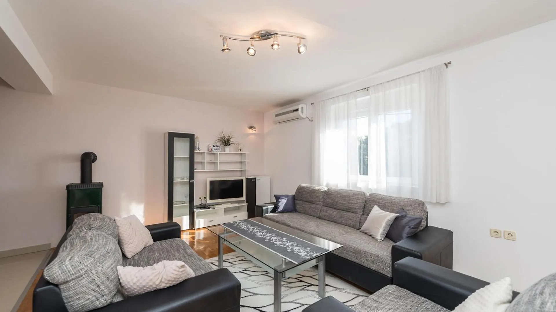 Family Friendly Pool House Ana - Happy Rentals Bibinje Croatia